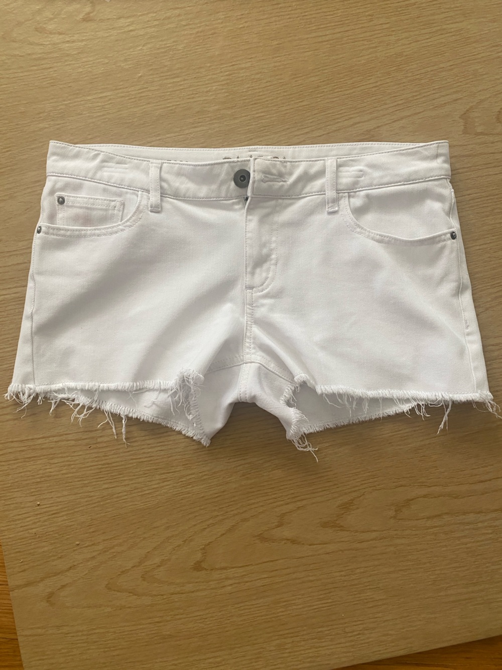 DL1961 Lola White Frayed Hem Denim Shorts SIZE 27. A stain callout - Picture 1 of 15